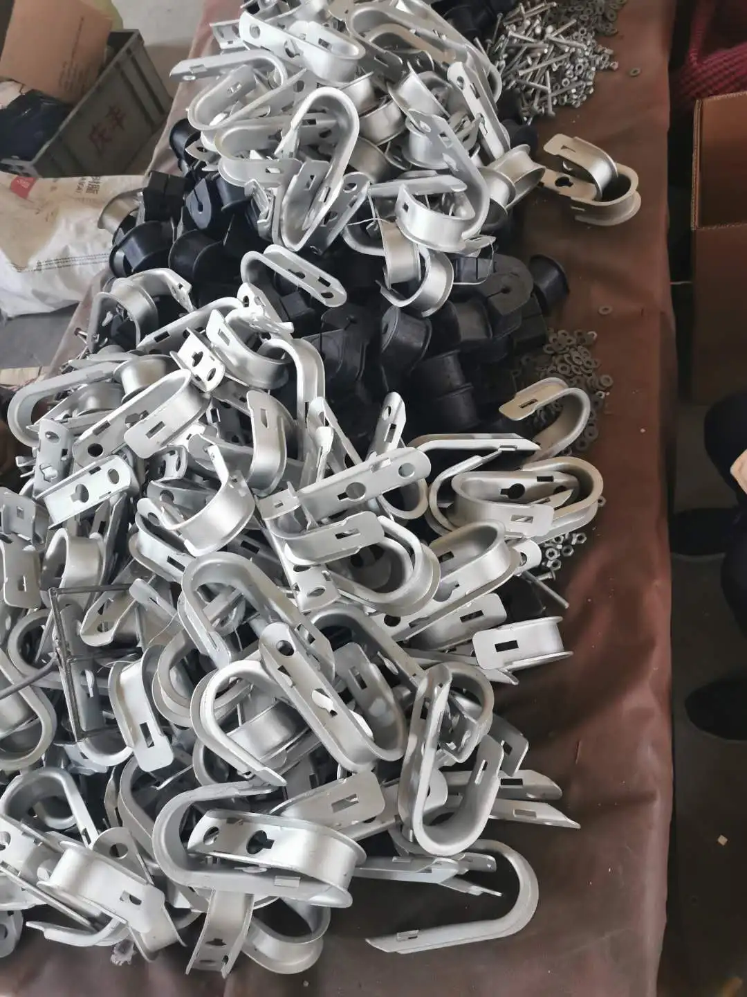 ADSS electrical fiber optic cable suspension cable clamp j type hook with rubber washer