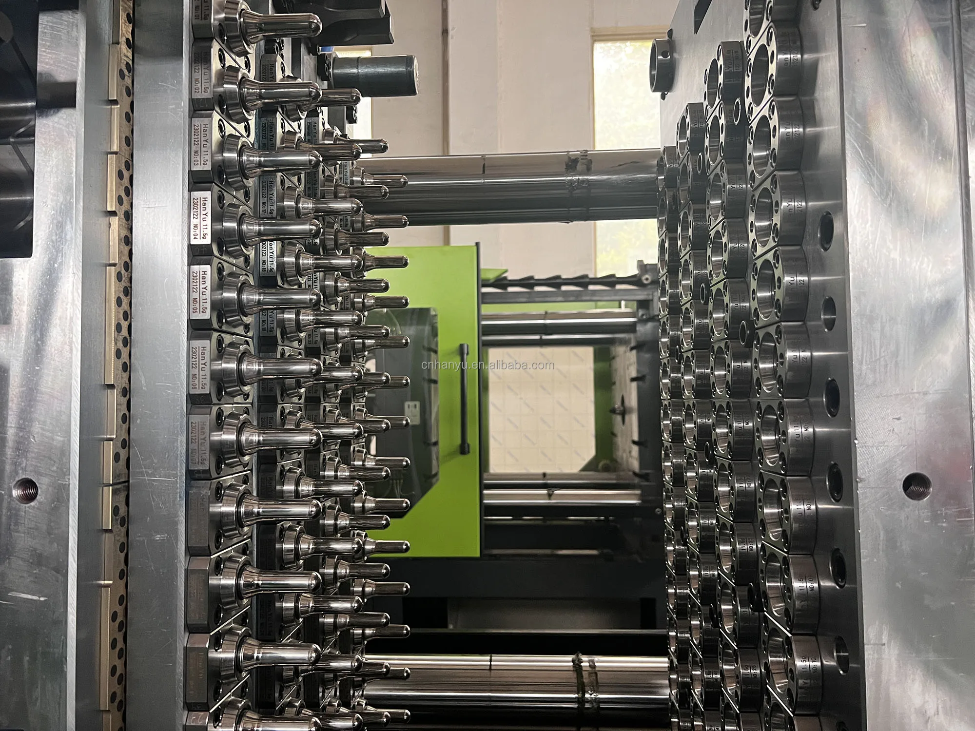 4 8 12 16 24 cavities Precision plastic Injection Mold/ Pet Preform injection Mold maker