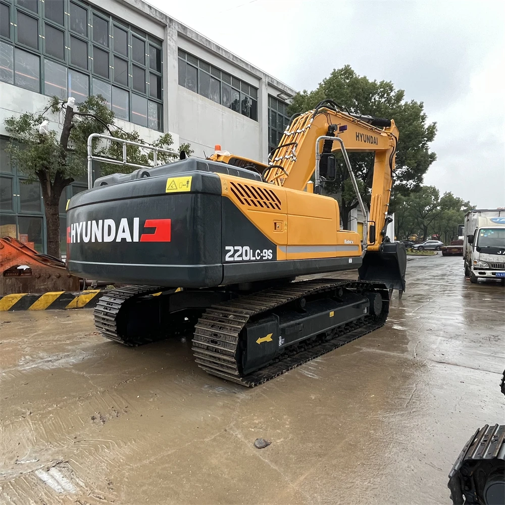 Used South Korea HYUNDAI220 HYUNDAI R220-9S for sale in Shanghai with good quality hyundai210 220 215 Hyundai 220LC-9S