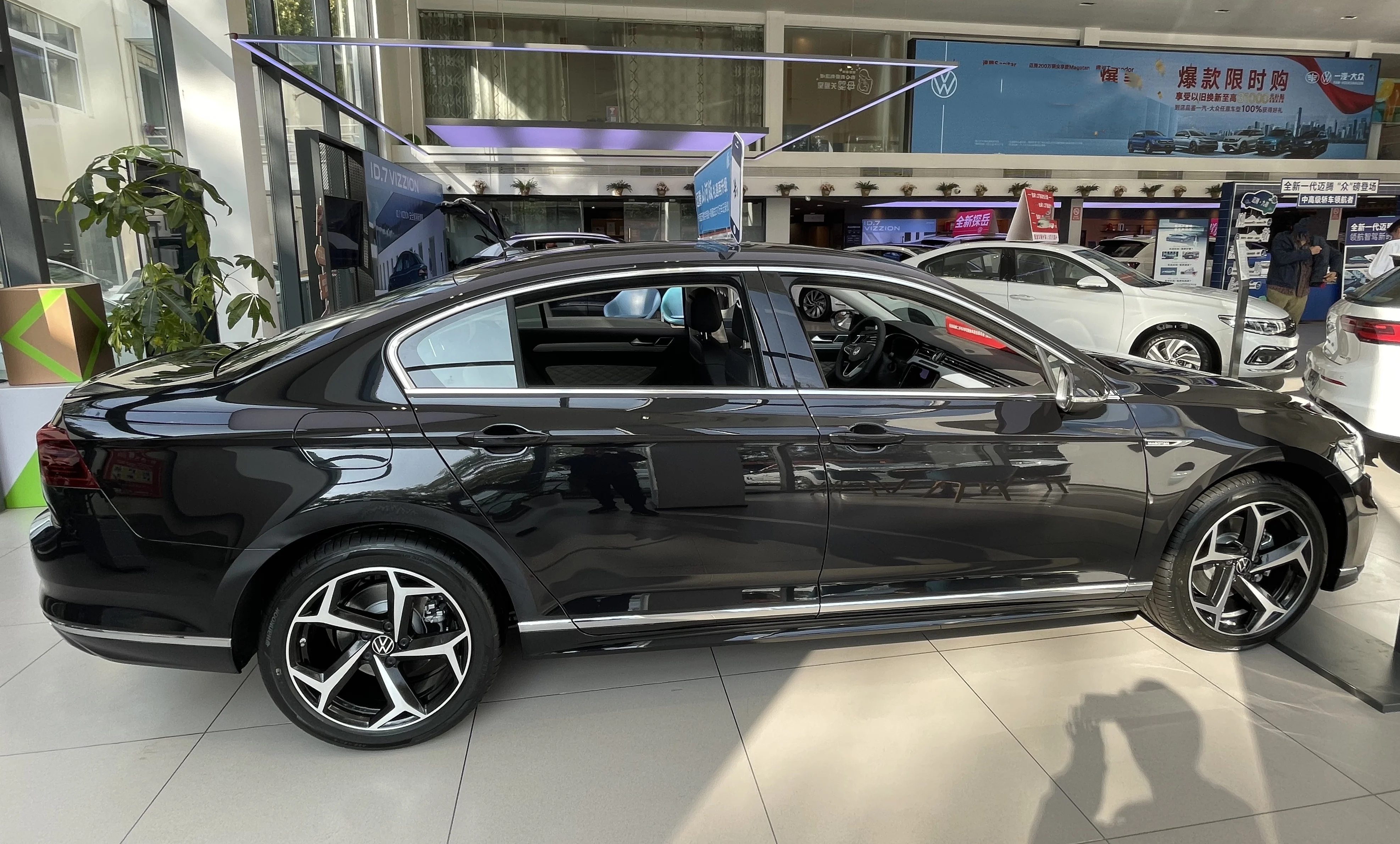 2025 Оптовая продажа VW Volkswagen Magotan 2.0T 186HP Турбодвигатель Высокоскоростной 210 ​​км/ч Роскошный автомобиль для