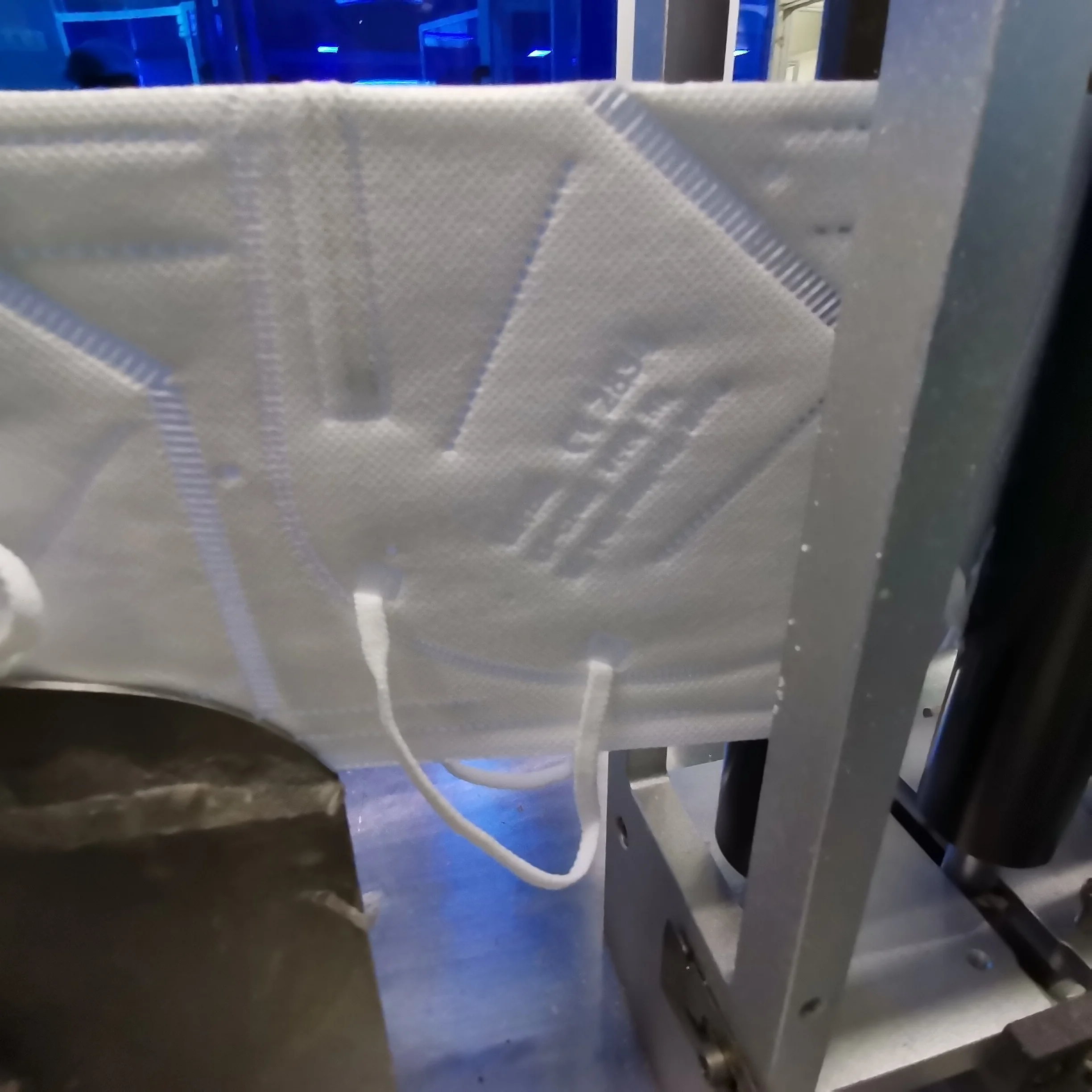 Белый лист с рисунком по низкой фабричной выдоха сопротивление маска для полости рта LT-C1086 EN149 FFP2 фильтрации частиц Половина маска