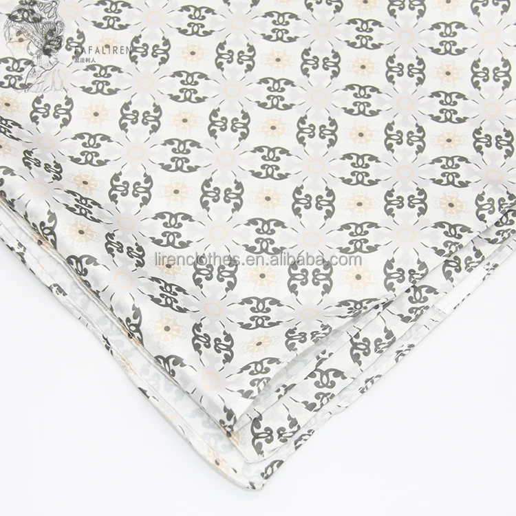 
2021 New foulard Hijab supplier long Scarf for Women Muslim Summer luxury islamic chiffon Printing satin Hijabs sorts of design 