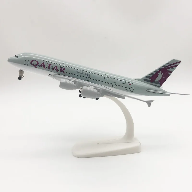 1/400 модель самолета Qatar Airways A380 18 см