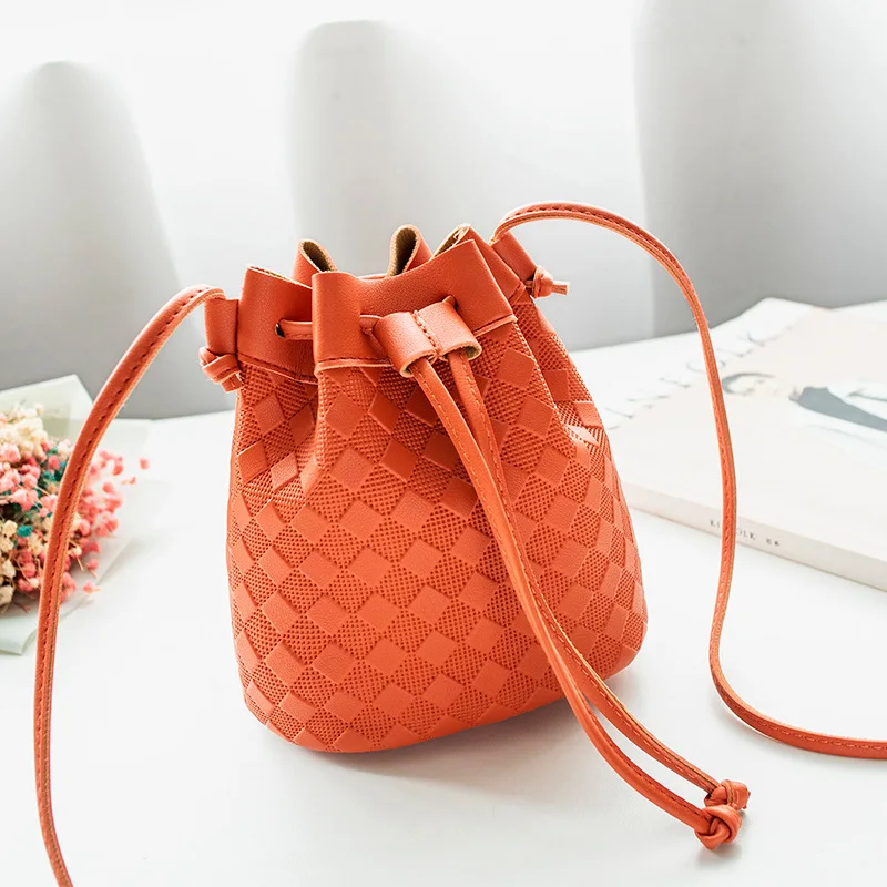 2020 New Design Fashion Bucket Drawstring Bag Woven Mini Phone Purses for Women 2020 Handbag