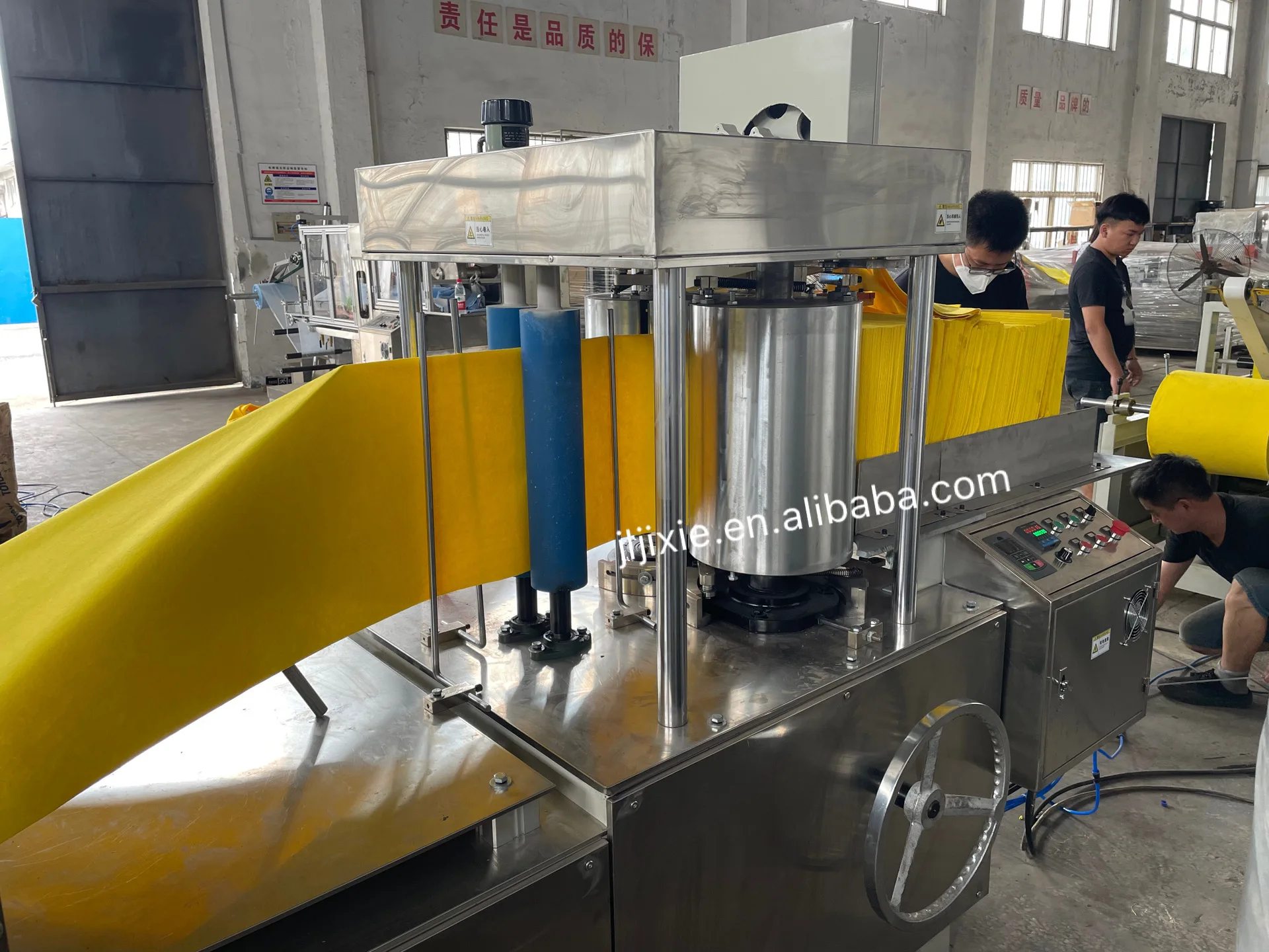 Automatic Non-woven Fabric Needle Punched Cleaning Mop Folding Cutting Machine