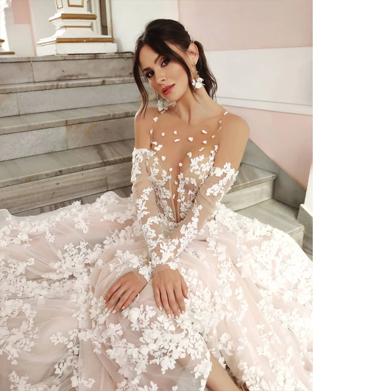 Фатиновое свадебное платье А-силуэта с 3D кружевной аппликацией и съемным рукавом