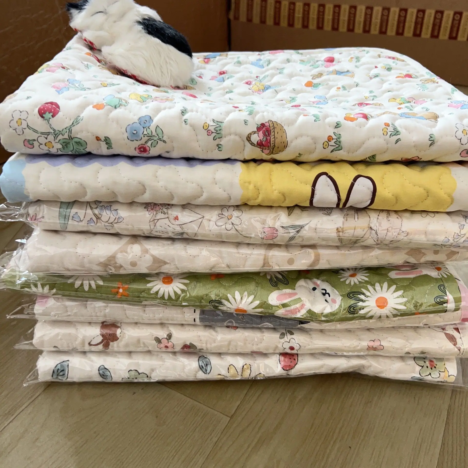 Pet floor mat made of pure cotton and non stick hair machine washable rabbit cage platform mat universal all year round