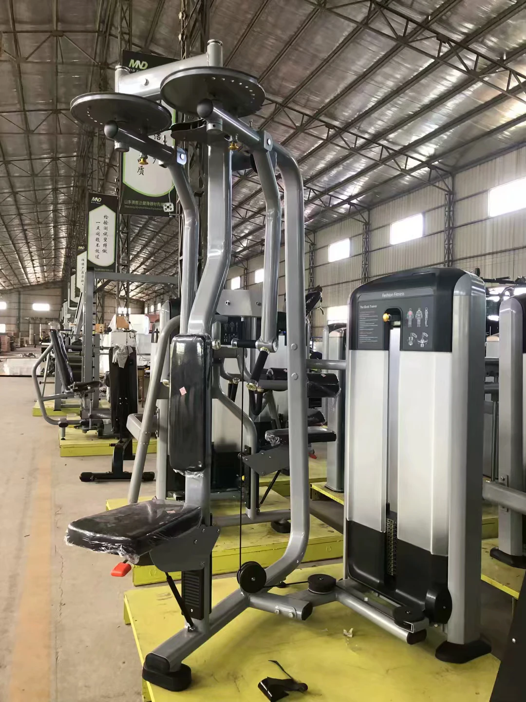 Minolta Fitness Factory Quality Fitness Machine Oval Tube Style Commercial Gym Equipment Rear Delt/Pec Fly