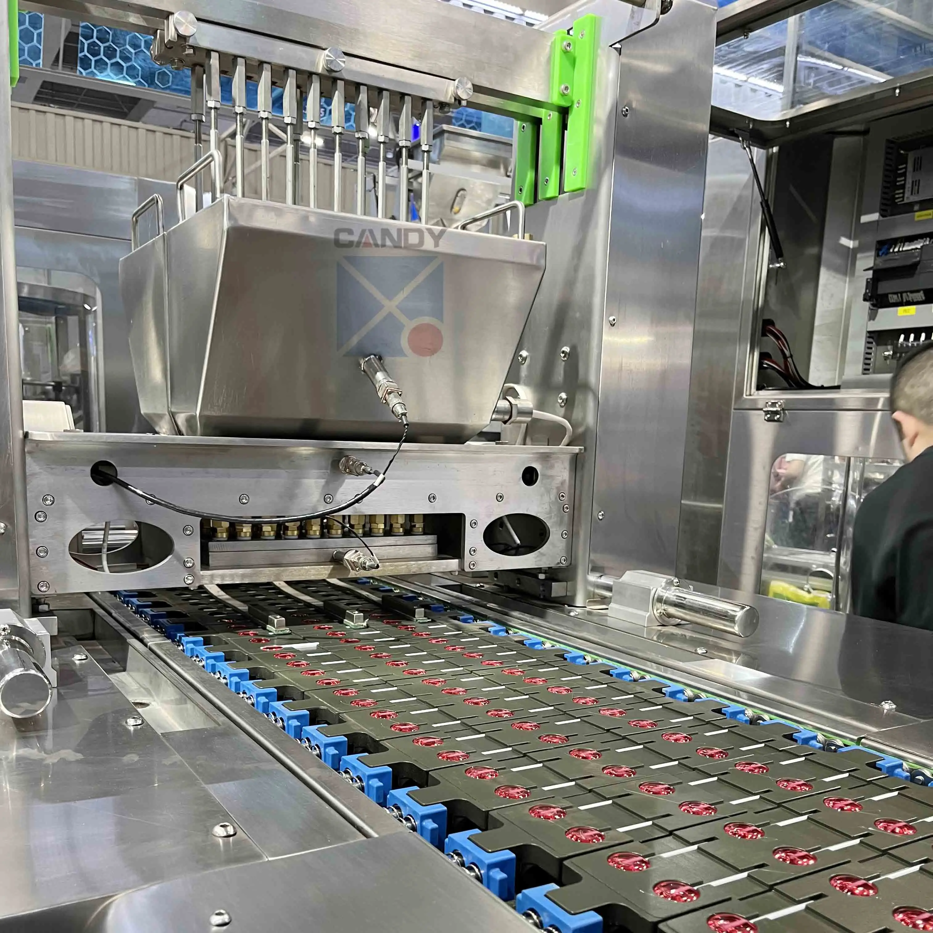 Newest design four colors jelly gummy candy machine production line Vitamin C Gummy making machine for sale