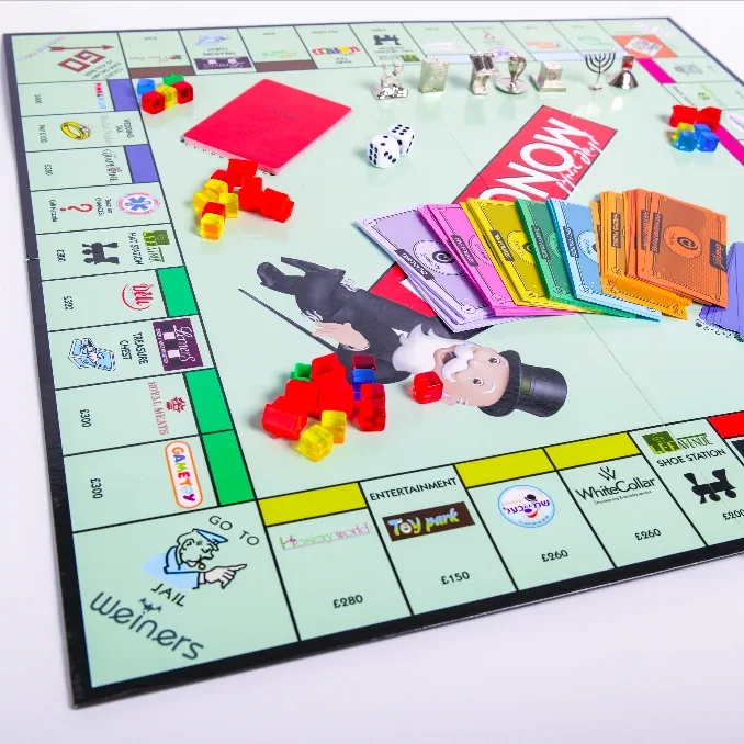popular Custom board game supplier plastic house and metal miniature monopoli board games for fun