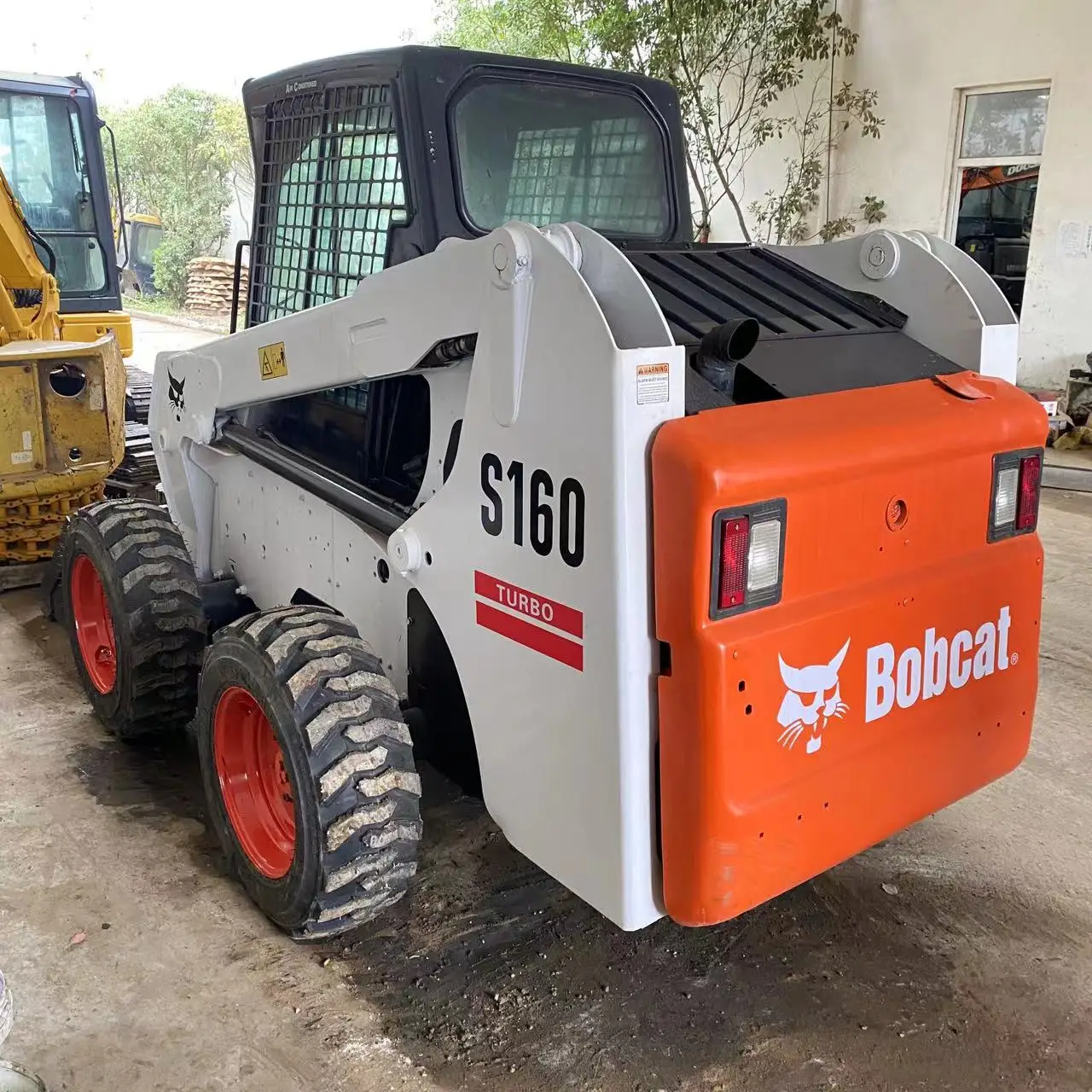Bobcat ковш-погрузчик с ковшом