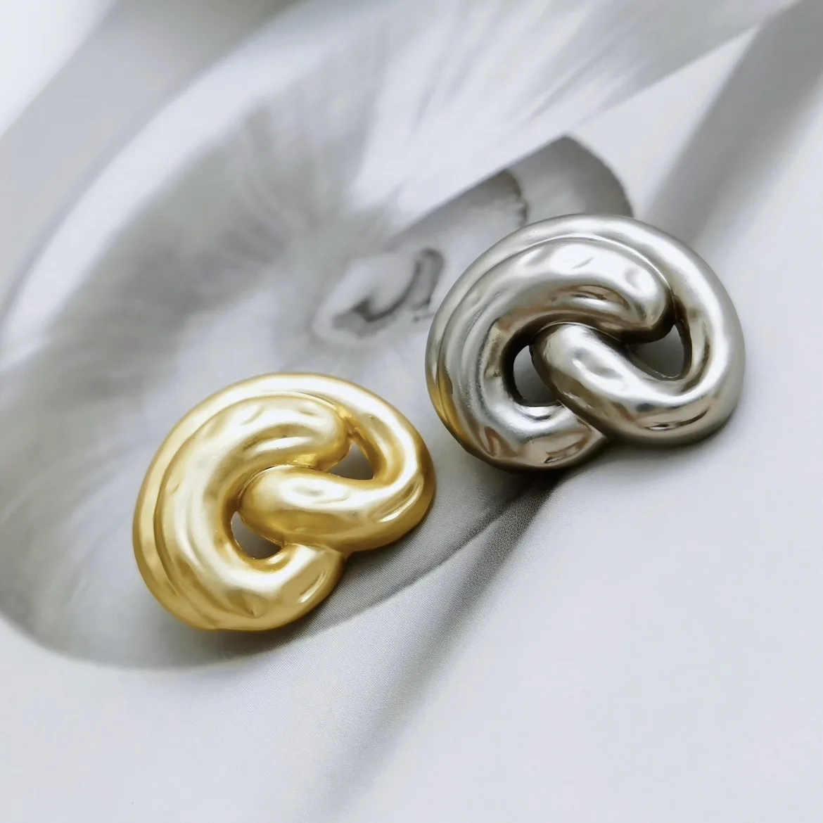 Factory Price Custom Logo Heart Metal Snap Button Shank Buttons Garment Accessory Sewing Jeans Button For Sweater Coat Clothes