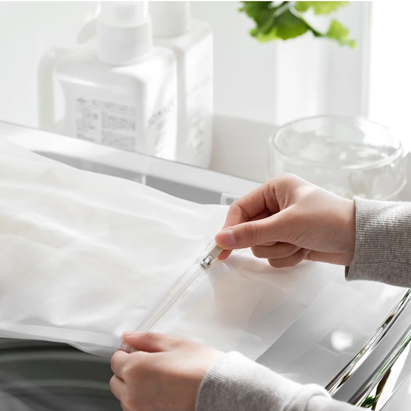 
Commercial Mesh Laundry Bag Sturdy Mesh Material with Zipper Closure. Ideal Machine Washable Mesh Laundry Bag 