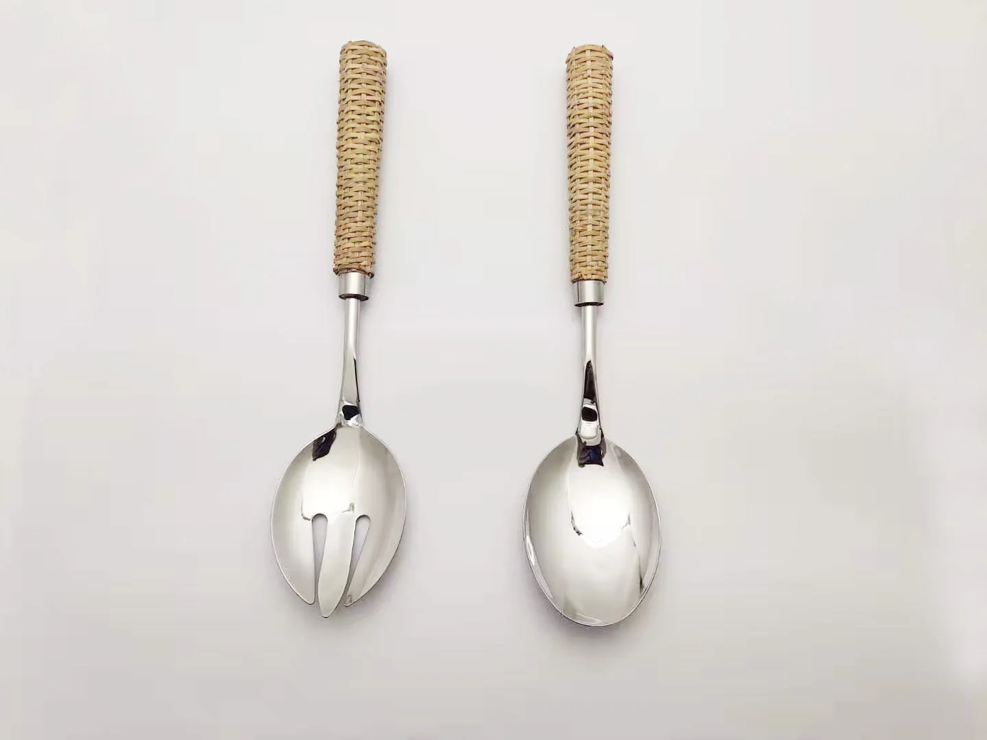 
Salad serving set with wooden bamboo woven handle 