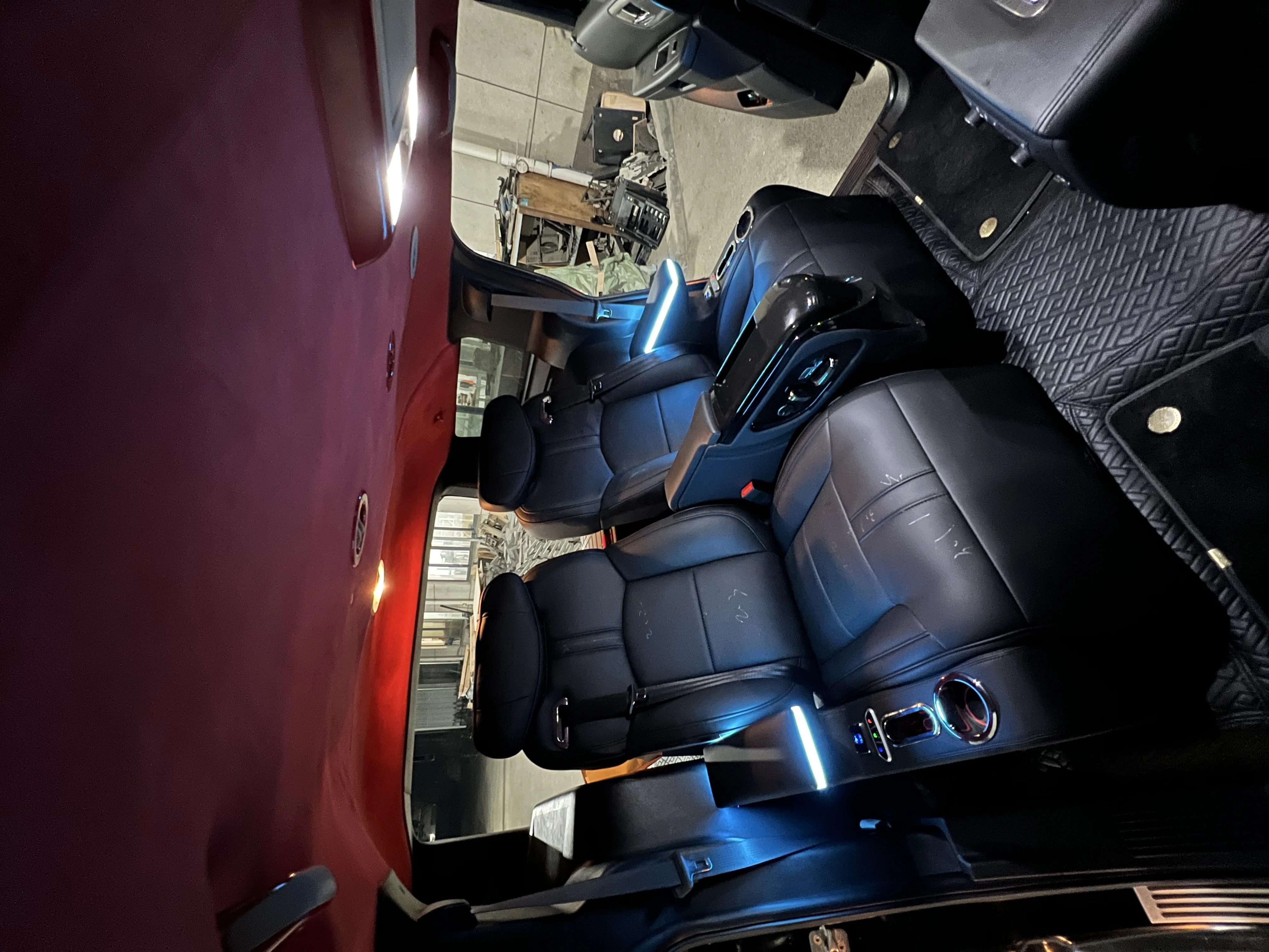 Hummer H2 hot sale luxury interior kits captain rear seat with electric headrest leg support customized for Hummer H2