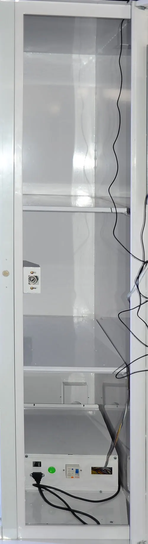 outdoor self-service vending machine for foods and drinks