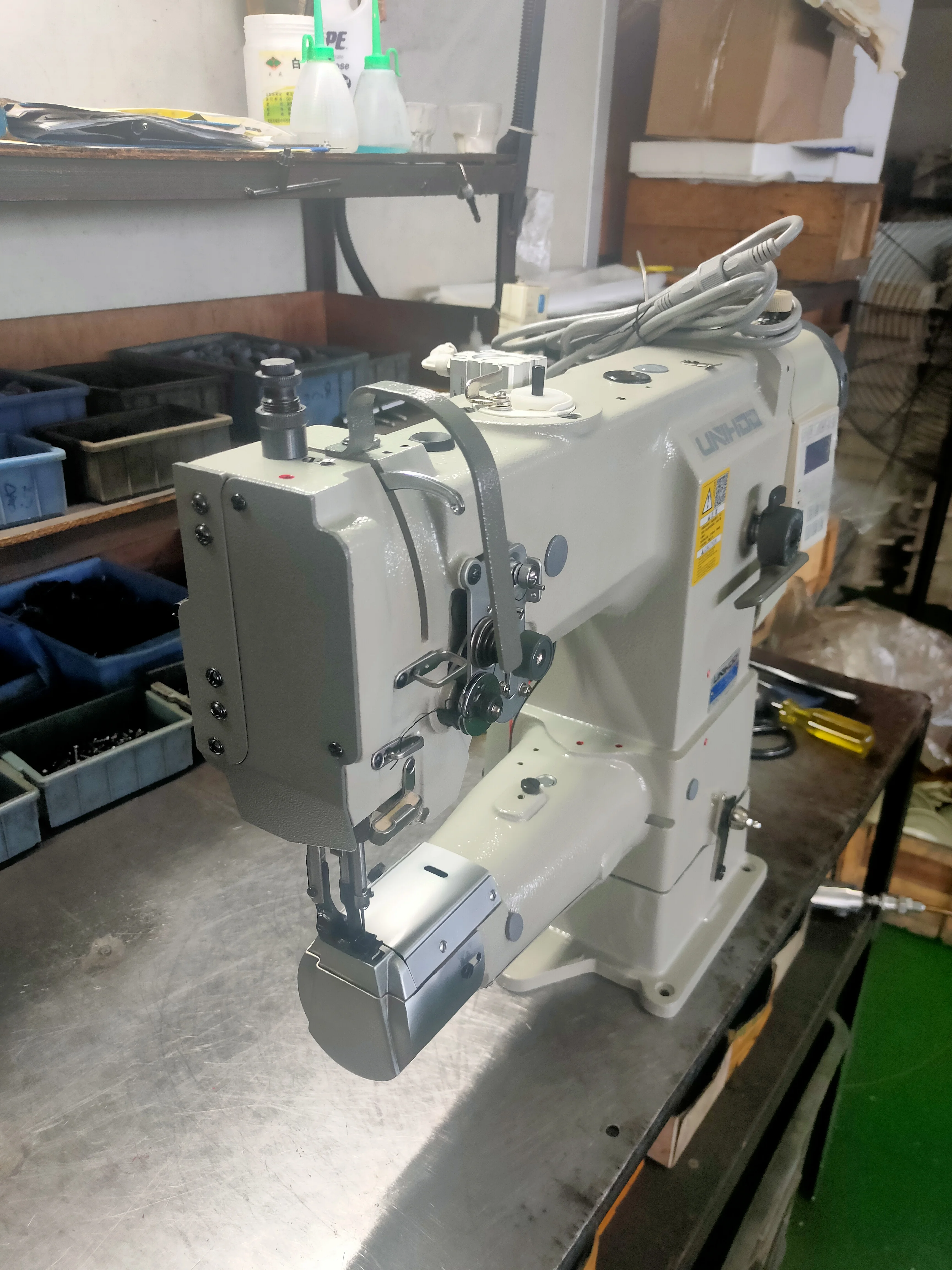 Cylinder bed UH341-AD automatic single needle lockstitch sewing machines compound feed with auto binder and cutter