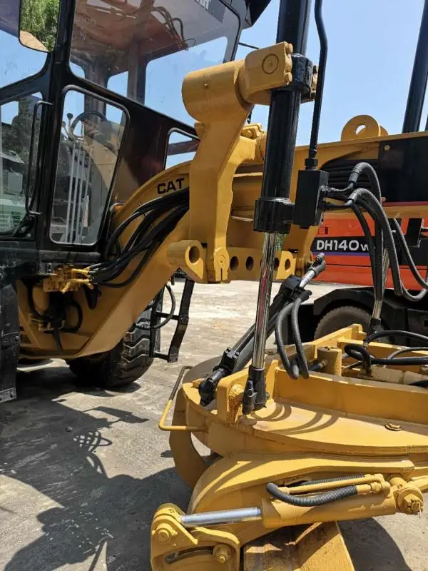 Подержанный автогрейдер cat 140k по хорошей цене