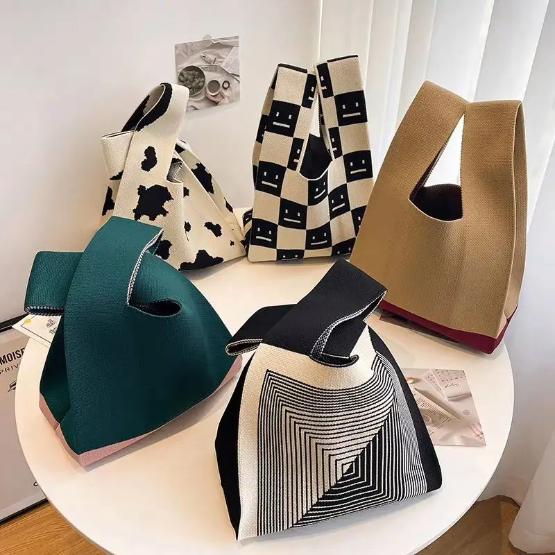 Low MOQ Hot Selling Fashion Cute Knitted Handbag Casual Women Knot Wrist Knitted Tote Bag Mini Purse