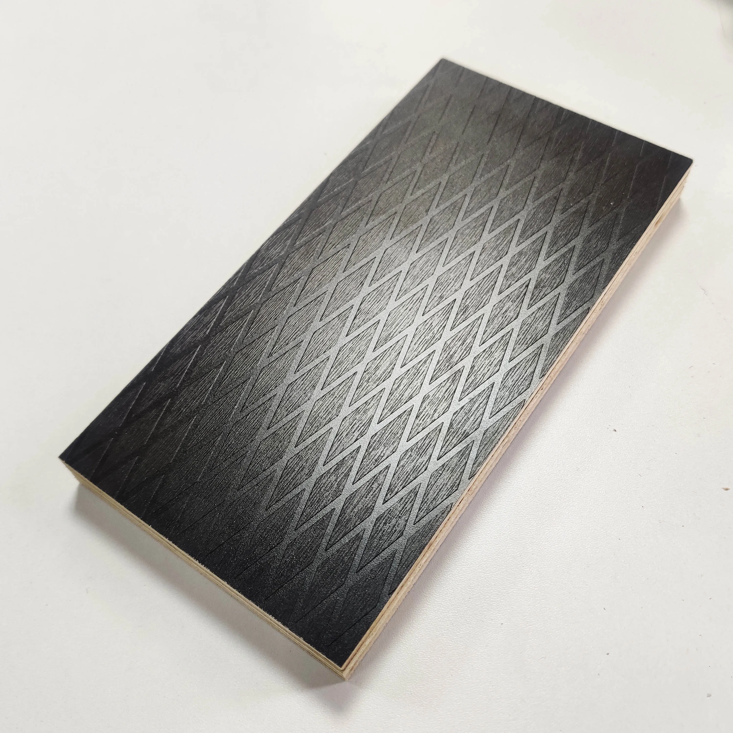 Phenolic anti-slip waterproof film faced plywood 18mm black brown film faced plywood