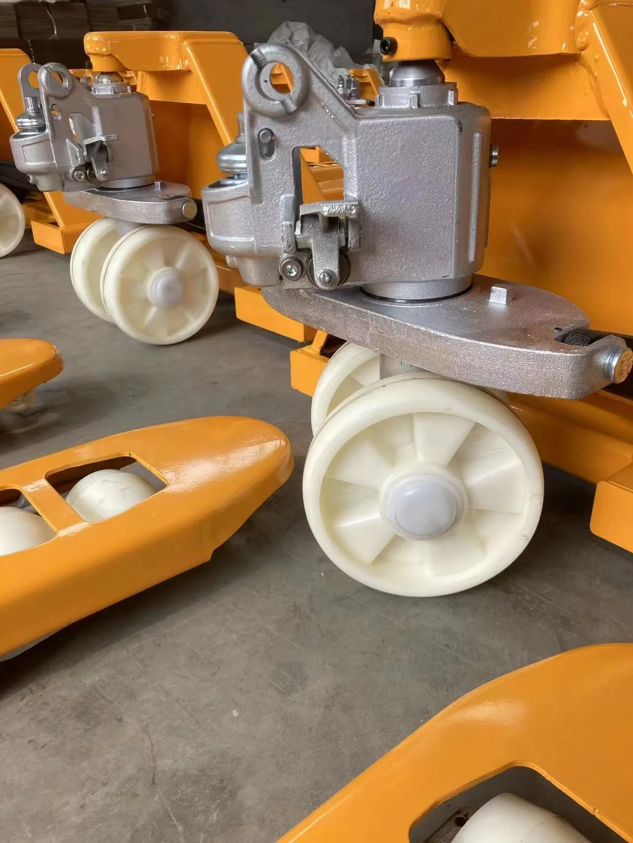 Pallet Truck Price Advantage 2ton Pallet Truck Cheap and Durable Pallet Jack