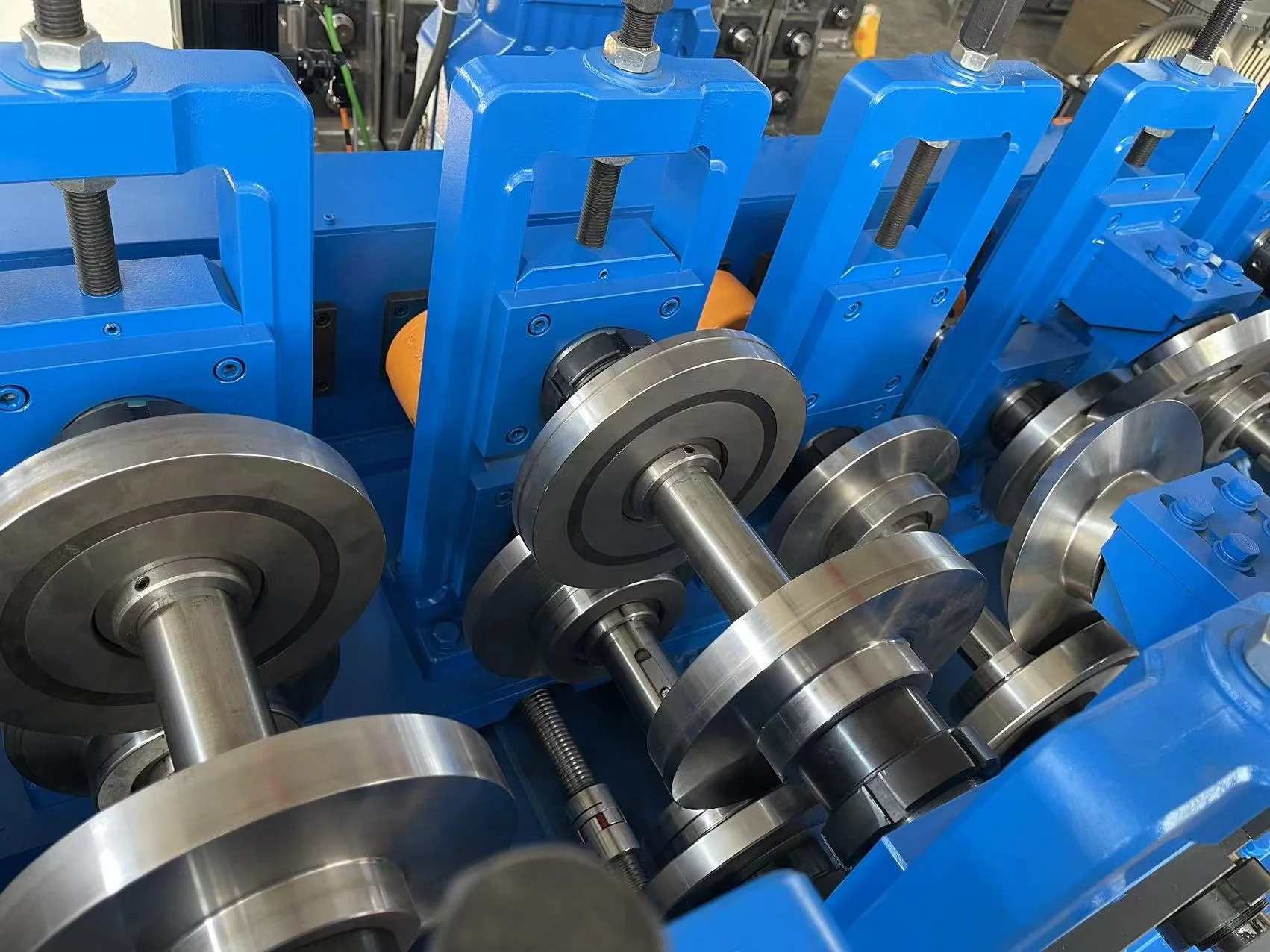 Factory Custom Light Steel Keel Roll Forming Machine with C Z Omega Profile