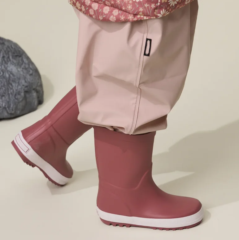 Wholesale Trendy Unisex Kids Rainboots Fashionable Cute Rain Shoes with Custom Design for Summer Winter Autumn PVC & EVA Insole