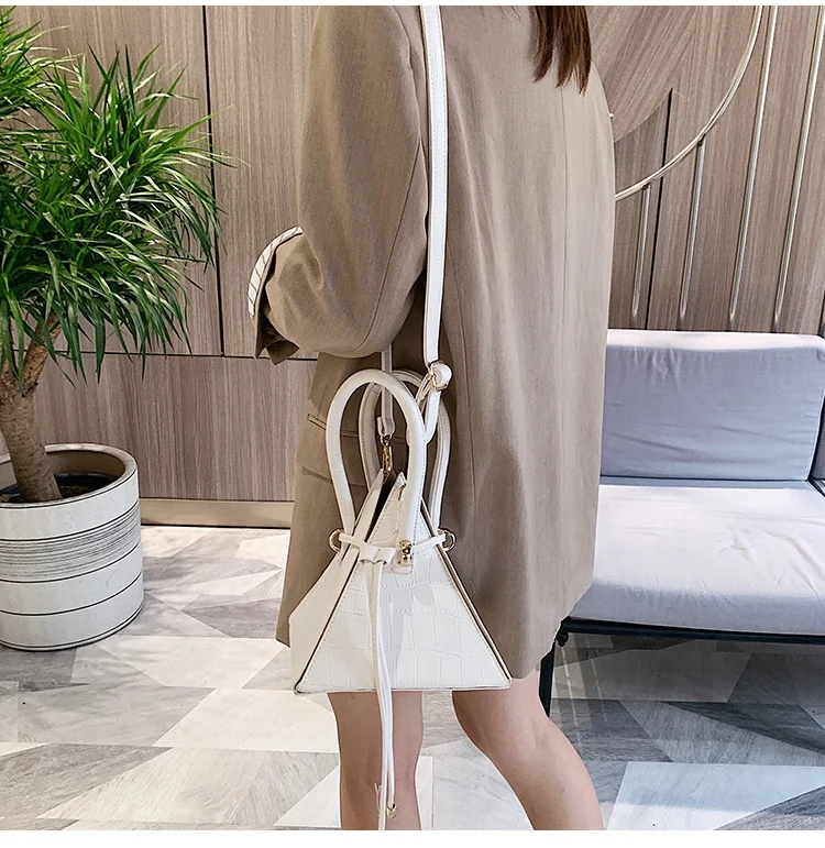 2021Fashion Croco Pattern 2 Way Carry Unique Pyramid PU Crossbody Handbag with Extendable Closure and Shoulder Strap
