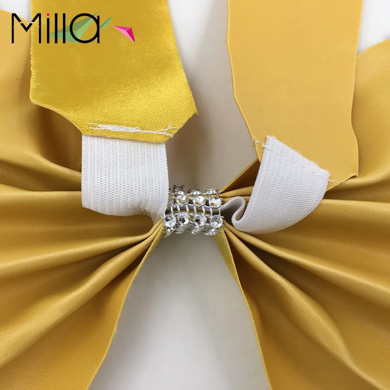 Золотые стулья с завязками