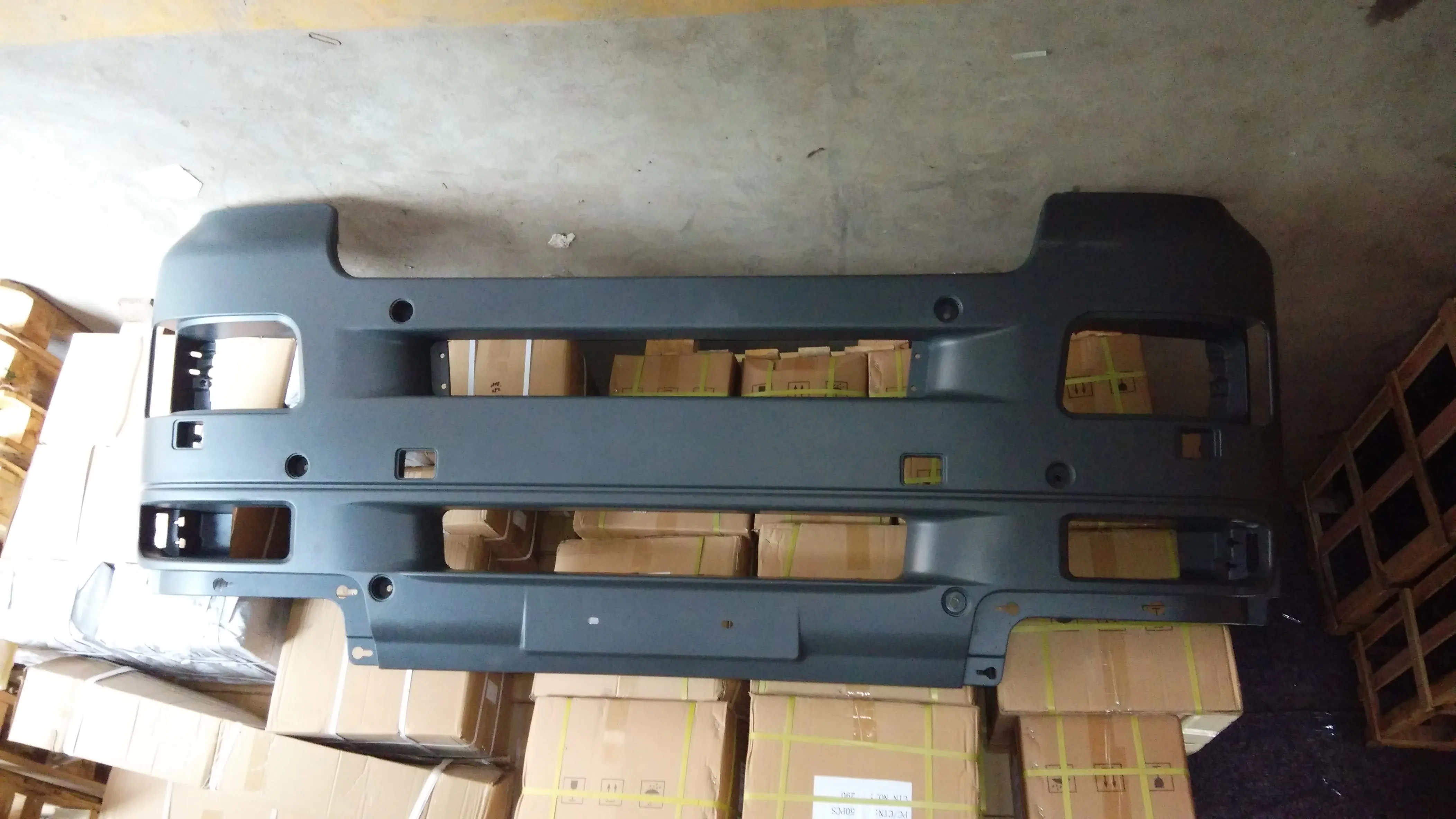 HC-T-6086 TGA truck body parts front bumper 81416100305/81416100306