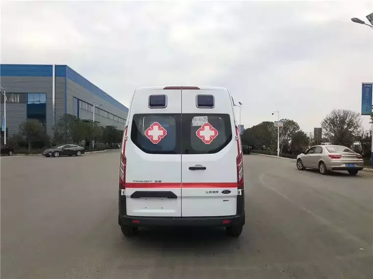Новая Транспортная Машина скорой помощи 4*2 с транзитным