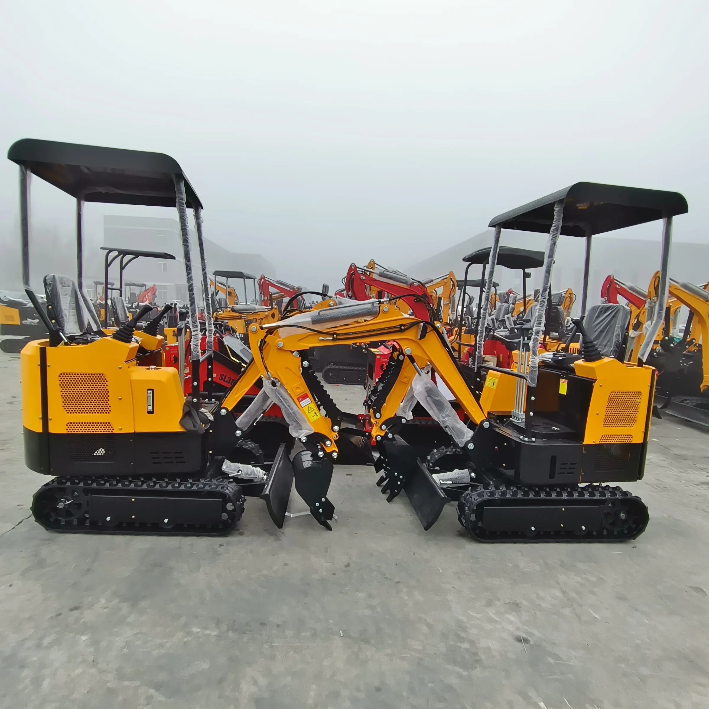 HIGHTOP Compact Mini Crawler Excavator 0.025cbm 380MM Bucket 1.5T 1500KG Small Digger Machine with CE EPA Euro5 Certificate