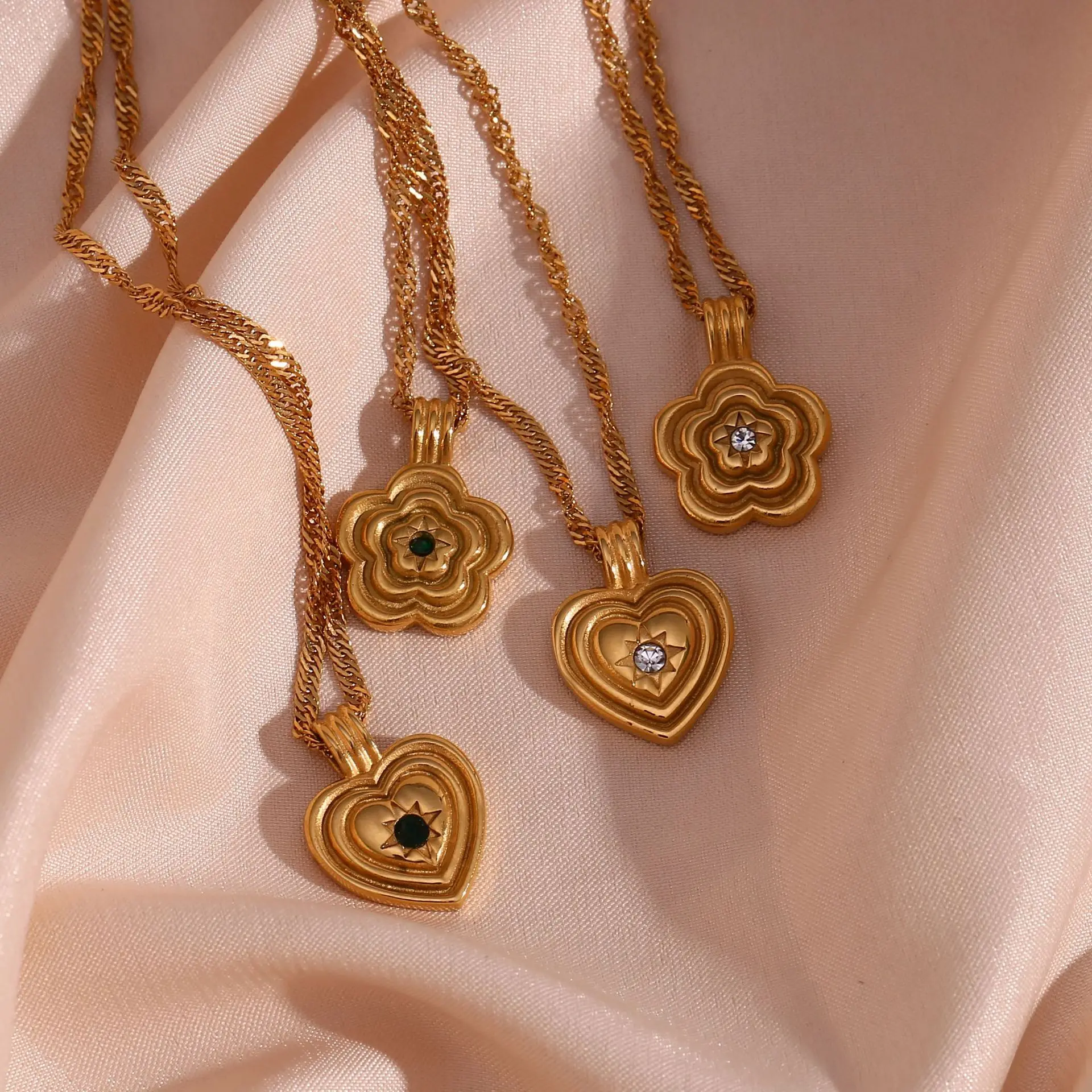 Tarnish Free Stainless Steel Gold Plated Design Jewelry Concentric Design Flower Heart Pendant Necklace