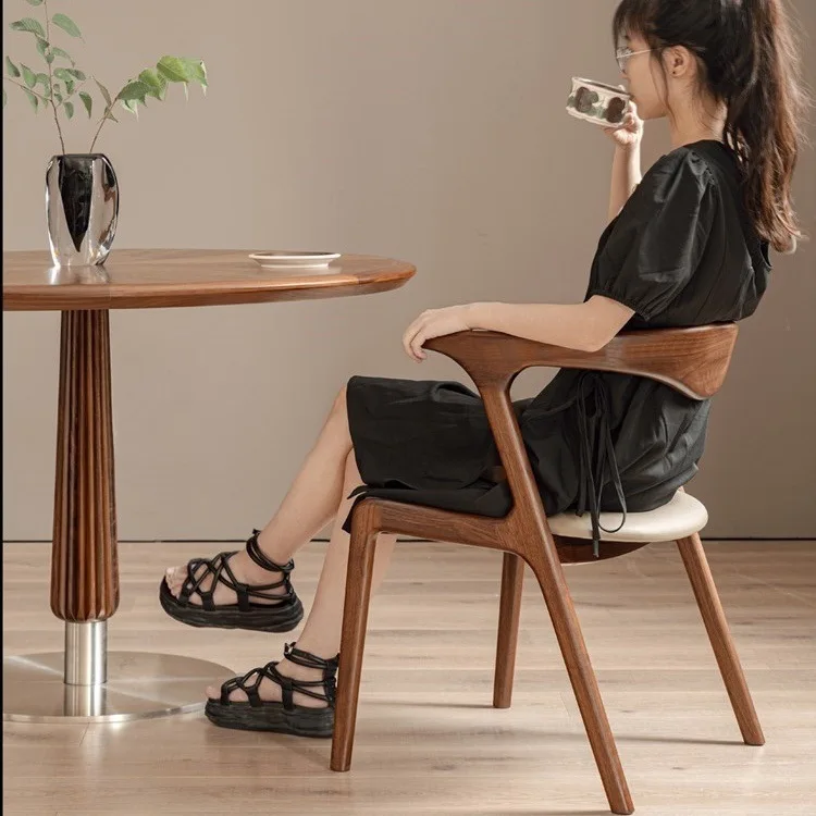 2024 round popular Factory Popular New Products Modern Dining wood table