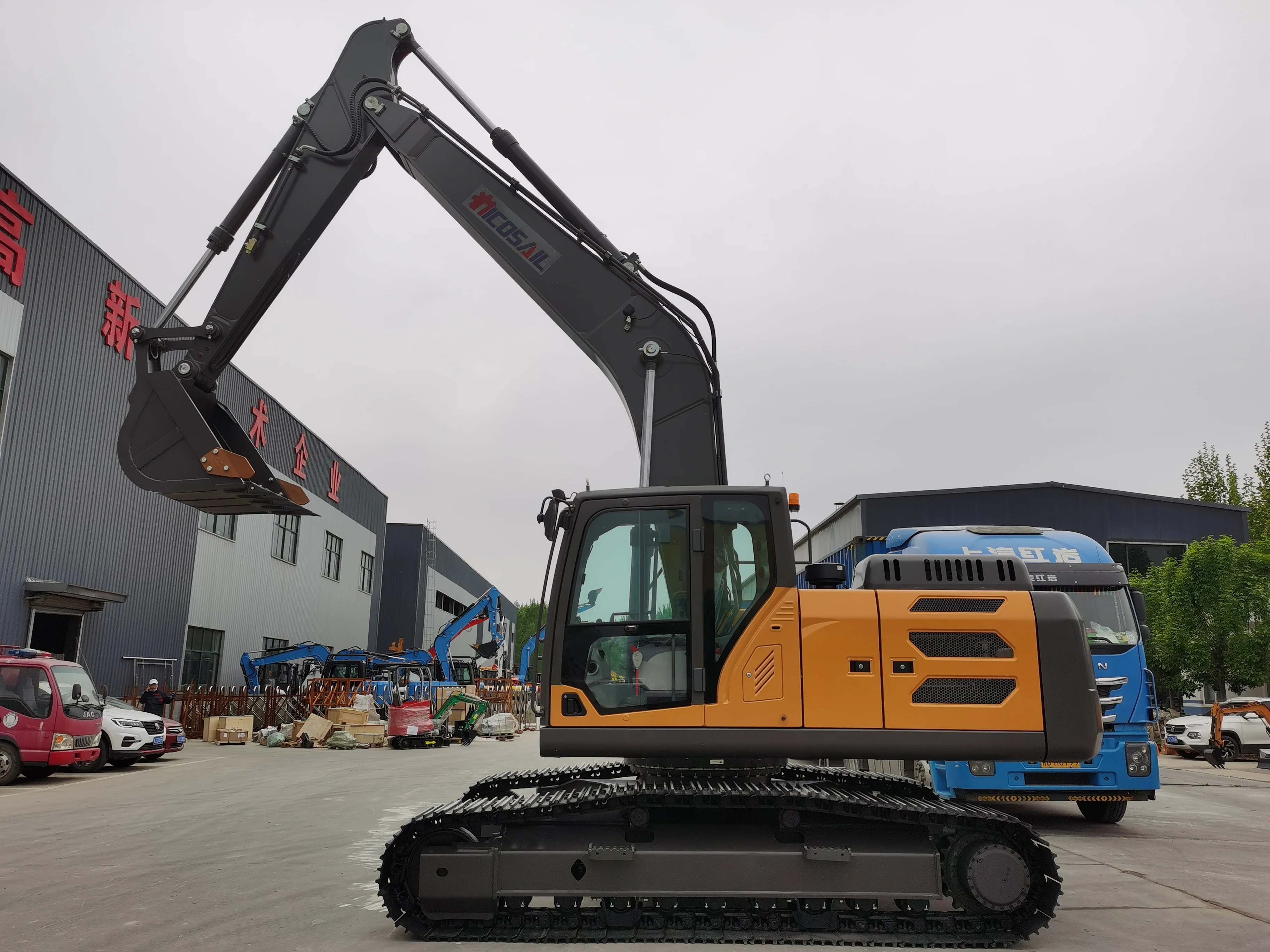 Factory Hot Sale Affordable 25 ton crawler excavator dx140 large excavator machine
