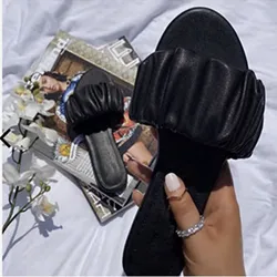 Drop Ship Hot Women Slippers Sandals 2021 New Europe Non-slip Flat Slippers Ladies Cloud Soft Leather Slant Dumpling Women Shoes