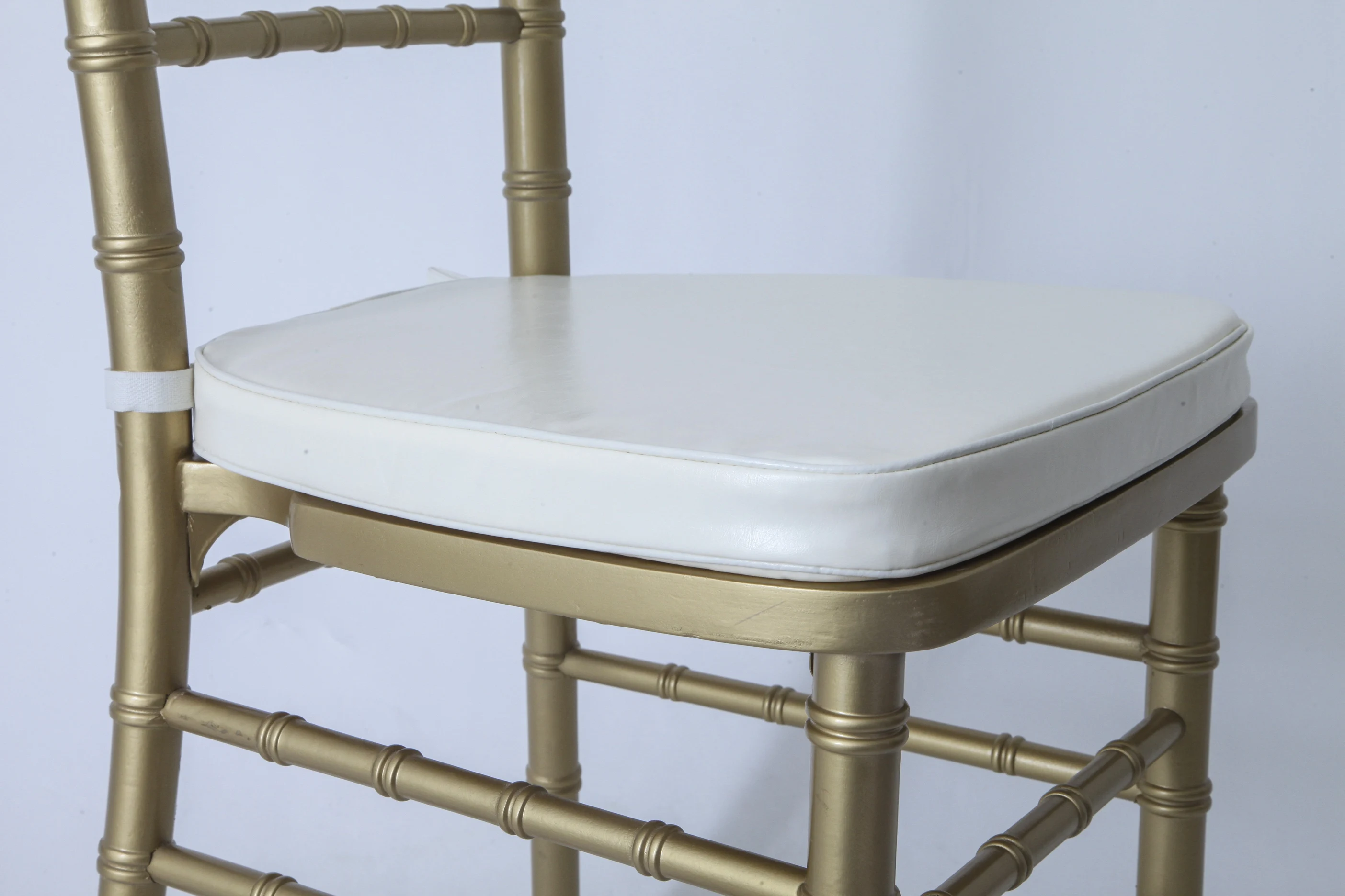 2022 High Quality Popular Unfoldable Hotel Restaurant Bar Cafe Dining Wooden Or Resin Chair Cushion