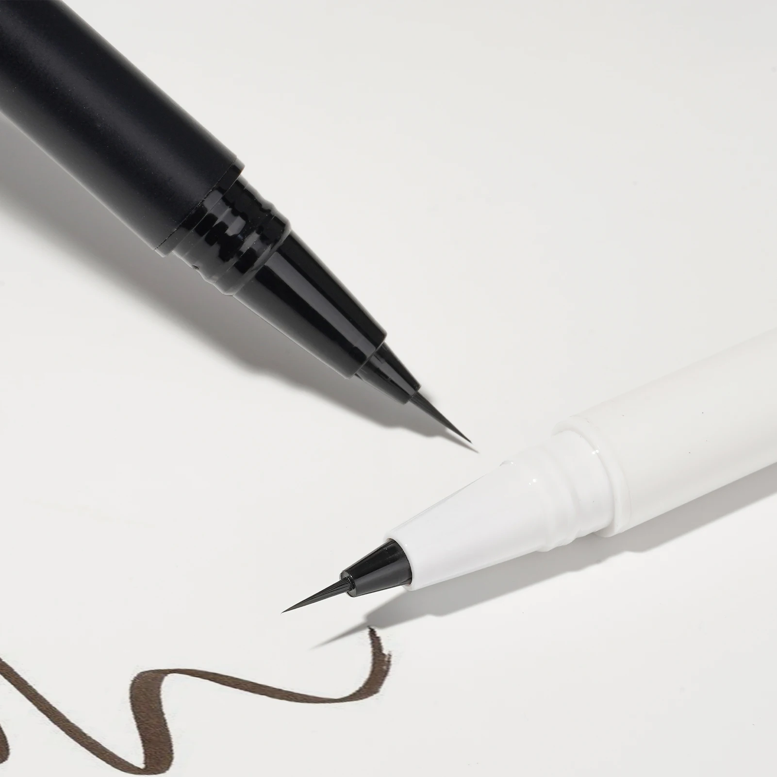 Long lasting eyeliner pen Ultra fine brush tip vegan private label waterproof wholesale eyeliner pen eyebrow pen