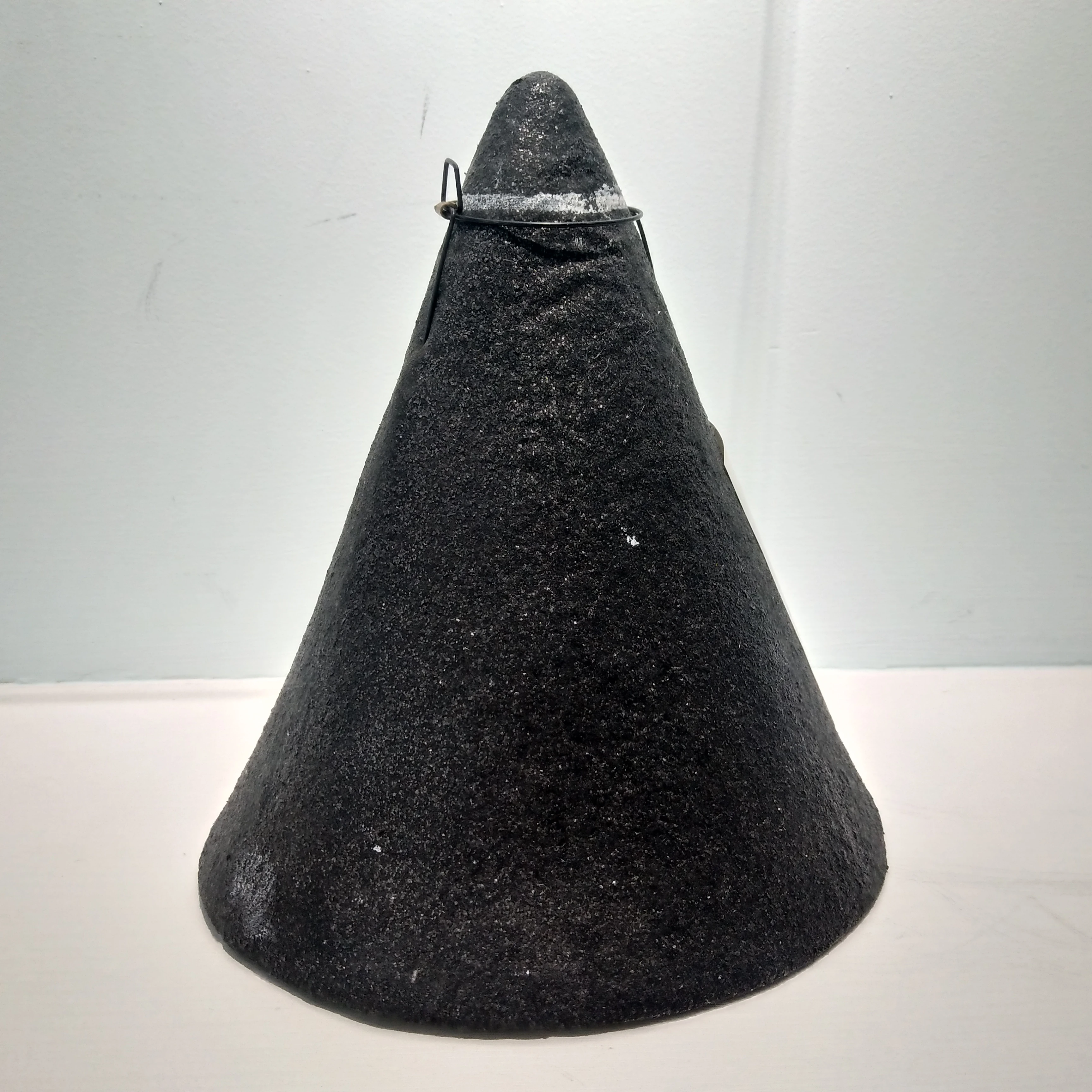 
Противопожарная бленда в форме конуса потолочного светильника 