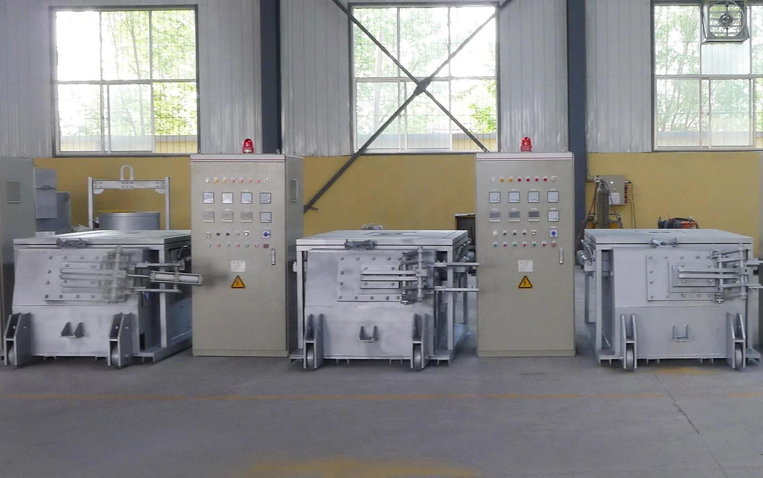 Immersion heating molten bath-type low pressure casting holding furnace Aluminum casting equipment