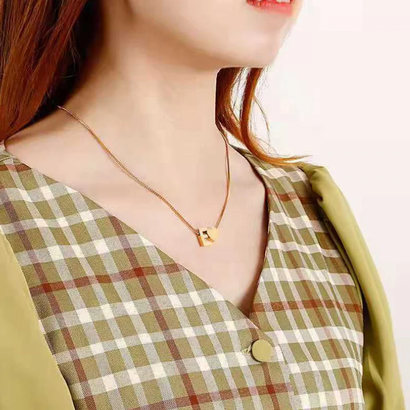 Fashion 18k Gold Plating 26 Letters Alphabet Necklace Stainless Steel Heart Letter Charm Necklace For Women