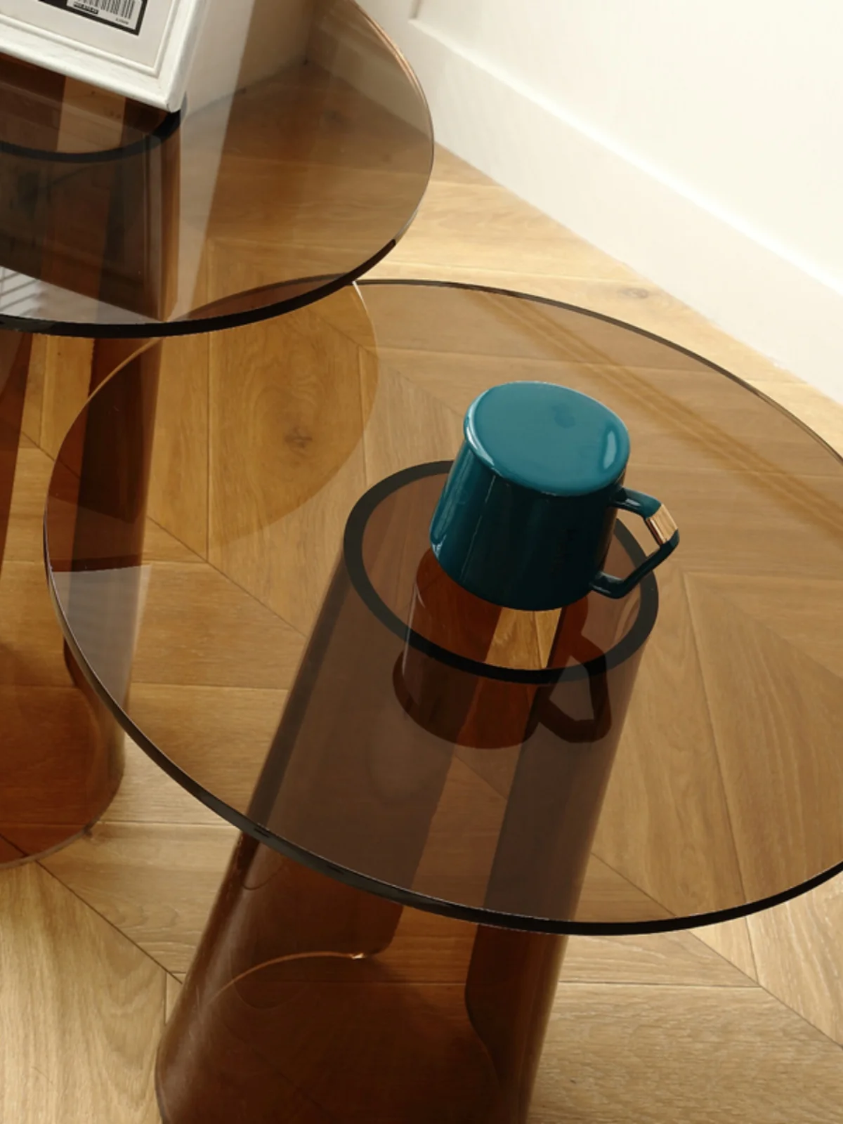 Factory Direct Sales Plexiglass Lucite Crystal Grey Acrylic Round Coffee Tea End Table for Livingroom Bedroom