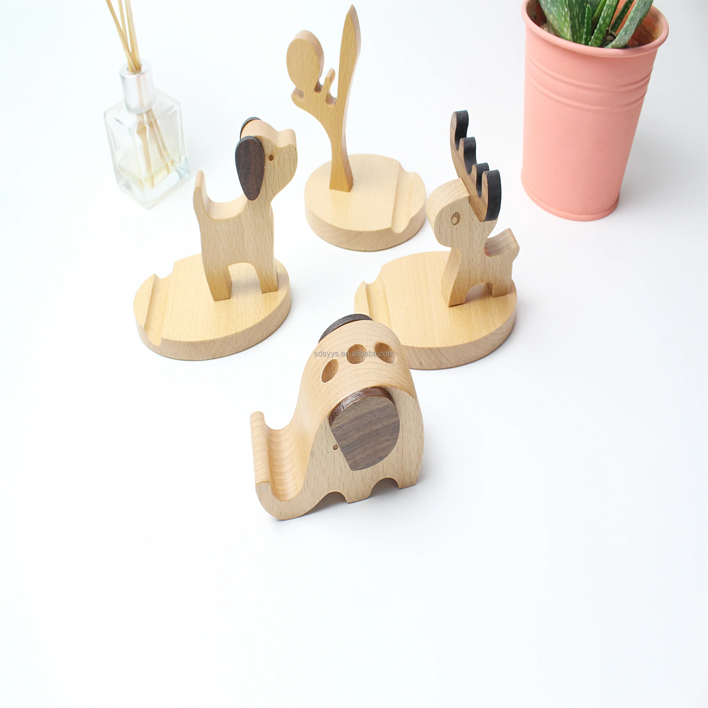 trending products 2024 new arrivals home decor wooden cartoon shape puppy Deer Pony mobile phone stand desktop wooden handicraft