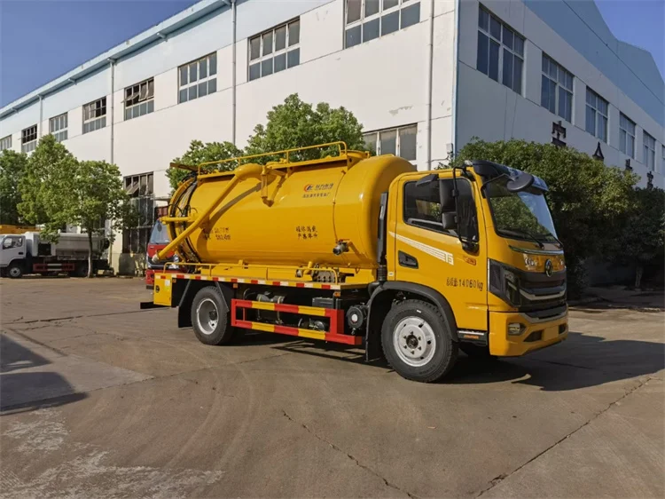 Dongfenghua God T3 Sewage Suction Truck round Tank Cleaning Manual Transmission 4x2 Diesel Fuel Vacuum Pump for Car Septic Tank