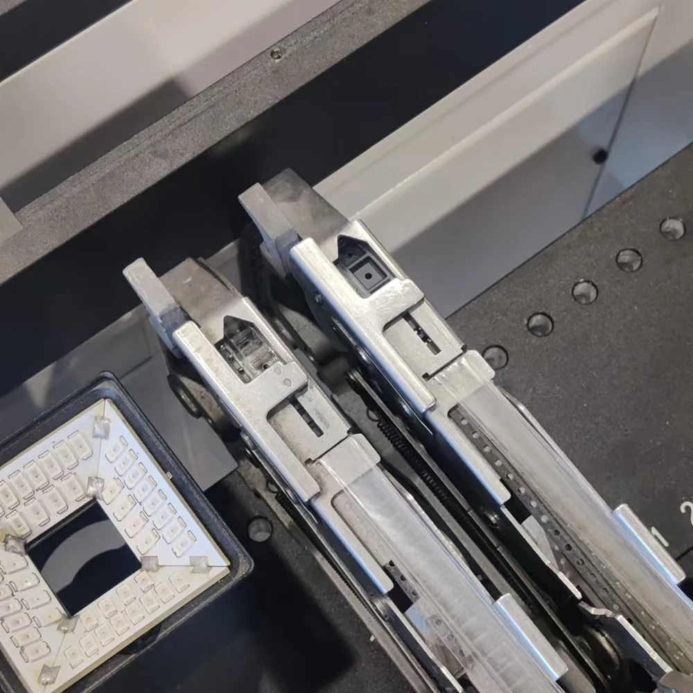 Used for installing PCB components 0402/QFN/BGASMT circuit board printing machine LED picking and placing machine