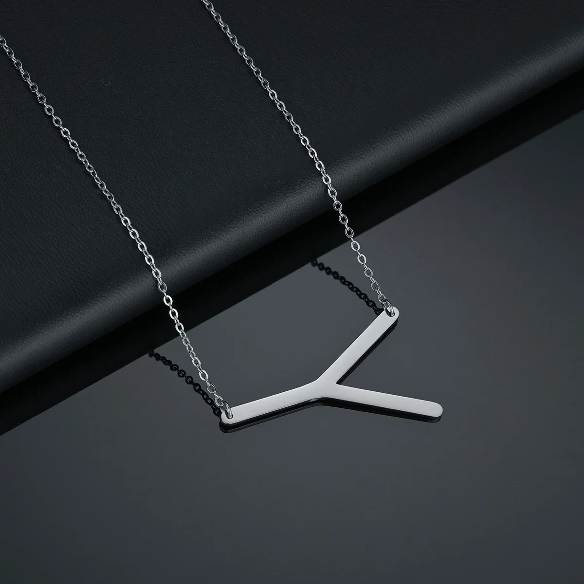 Wholesale Custom Tarnish Free High Polish Stainless Steel Large Letter Necklace For Women