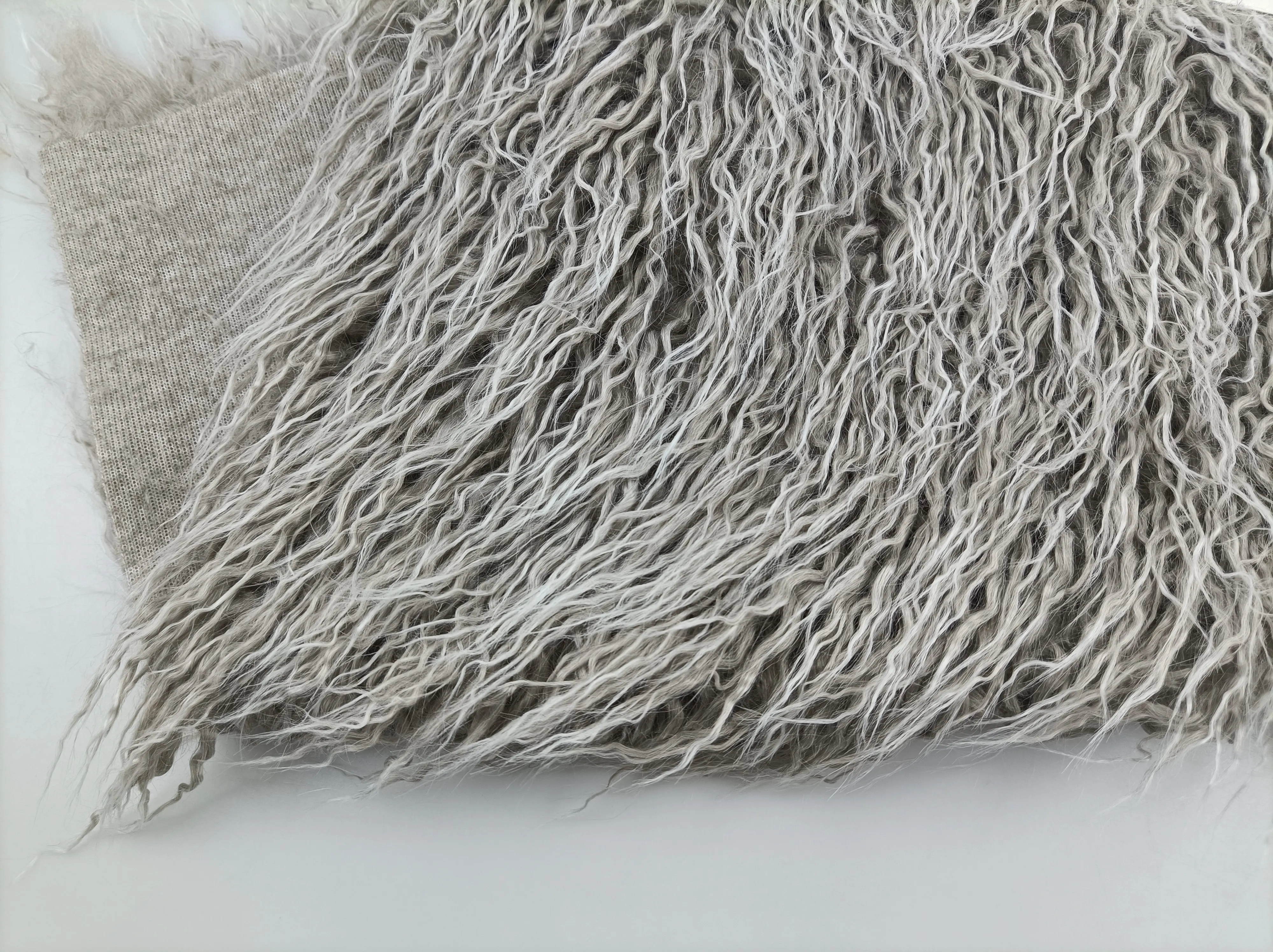 High Pile Mix Mongolian Sheep Faux Fur Fabric Luxurious for Garment/Hometextile/Toys