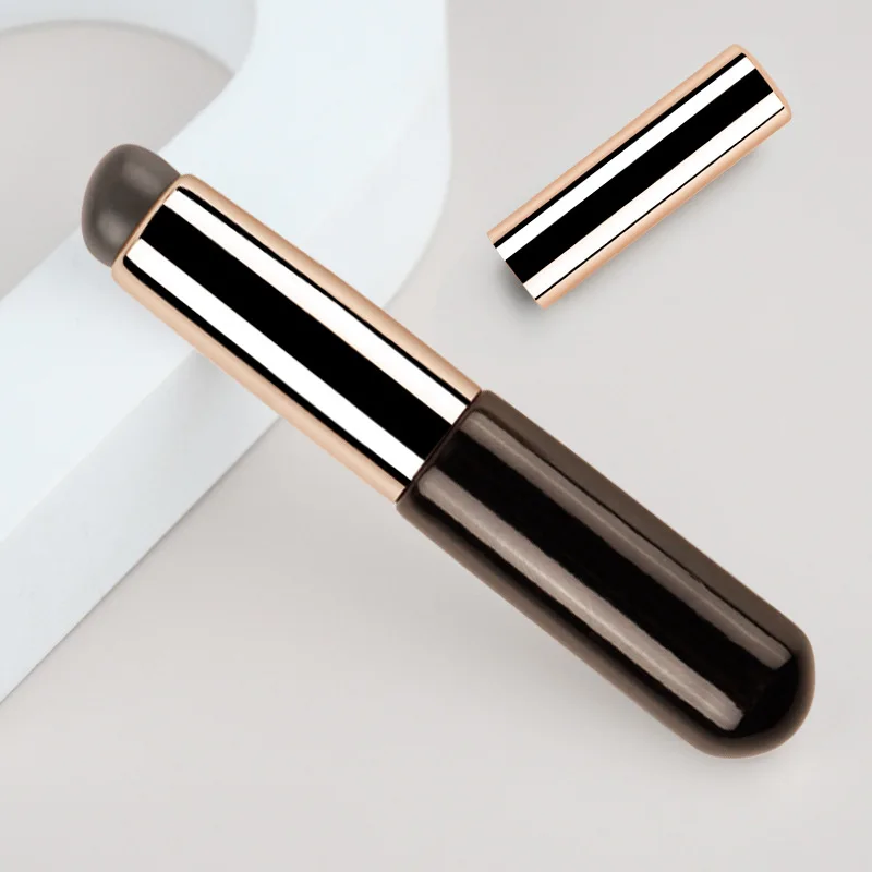 Silicone lip brush with lid mini lip brush portable lip makeup brush