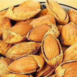 Свежие, хорошего качества, готовые к употреблению бадамские орехи