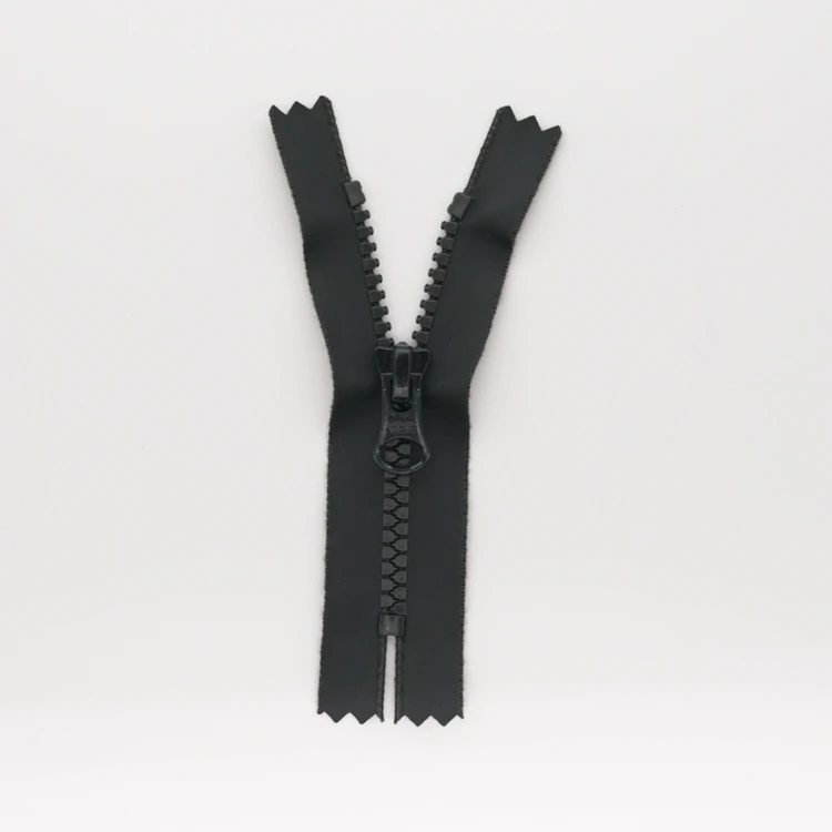 YKK Zipper  Wholesale Red Resin Zipper Roll Long Chain Custom Plastic Fashion Zipper